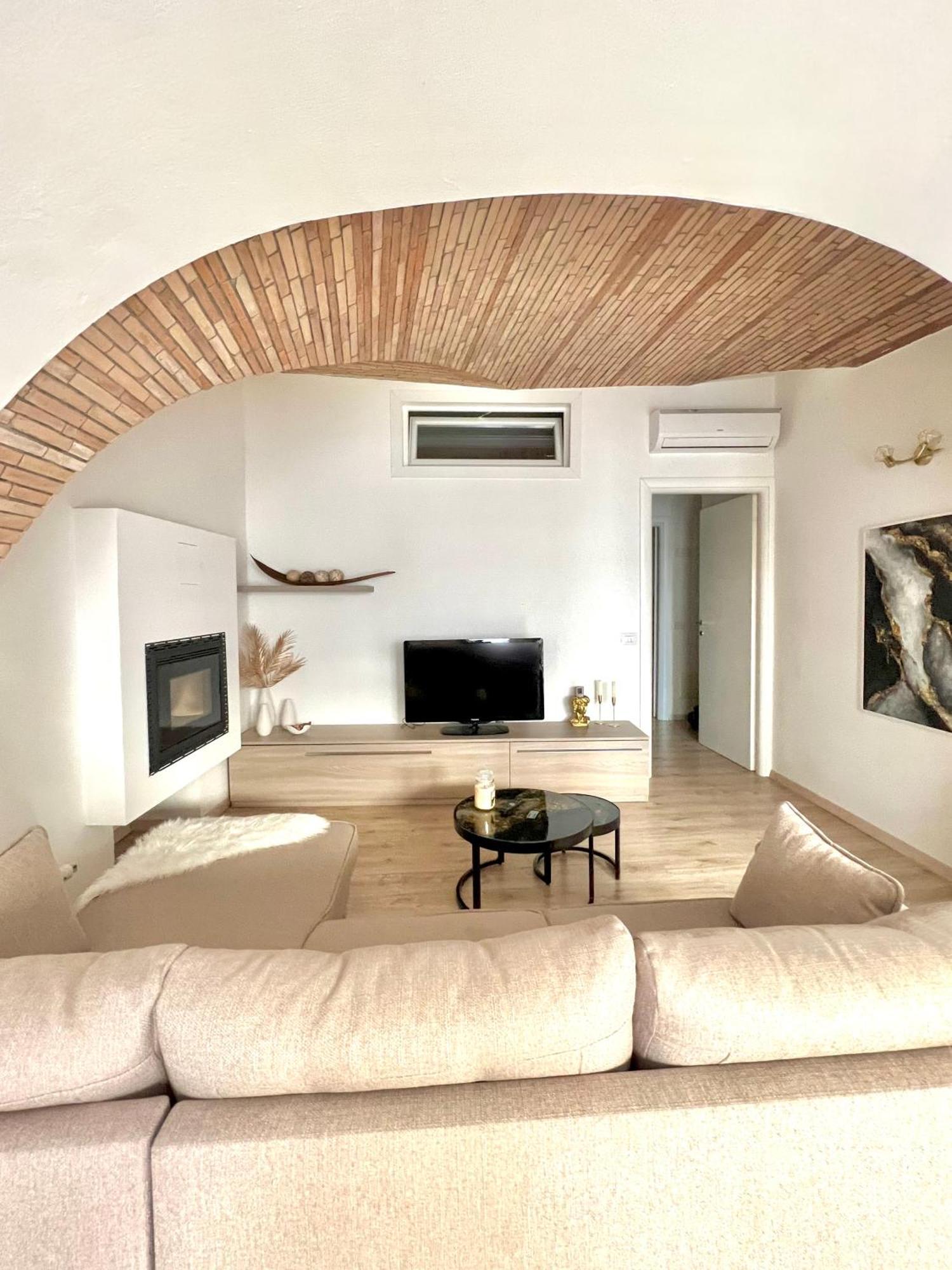 L'Arco Sul Lago • Gold Apartment 카스트로 외부 사진